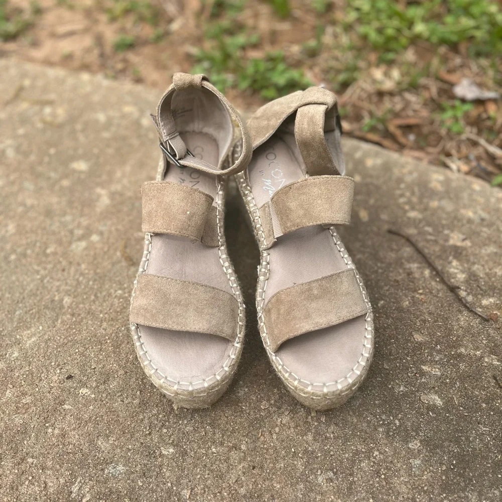 Coconuts Women's Tan Wedge Sandals. 8